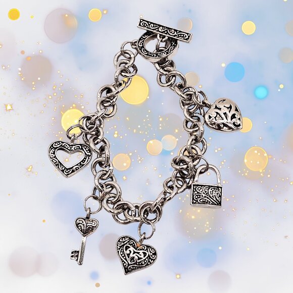Silver-Tone Heart & Key Charm Bracelet Vtg Style Link Chain w/ Scrollwork Toggle - Picture 1 of 9